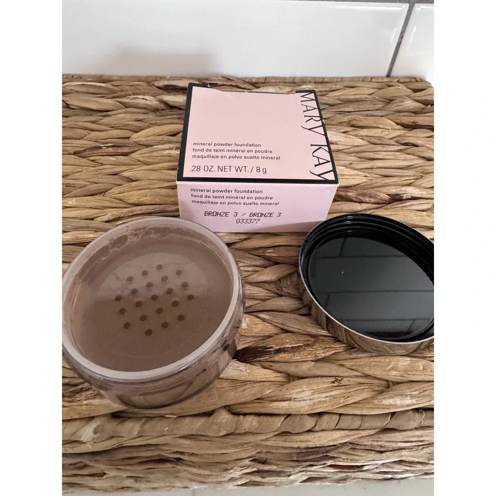 Mary Kay Mineral‎ Powder Foundation - Bronze 3- .28 oz Discontinued New Sealed